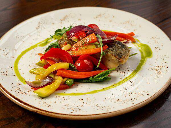 Онегин - Сом волжский с овощами томленный