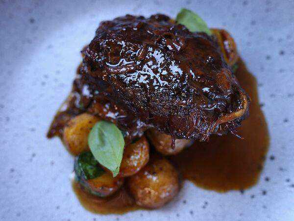 The Odi - Телячьи щеки с картофелем черри и вешенками