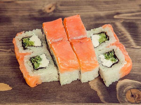 Неместные. Доставка еды и напитков - Ролл Филадельфия с огурцом