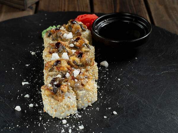 Крафт-кафе Вжарим - Ролл запеченный с угрем и кунжутом