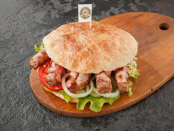 Югославия - Бургер с чевапи в беконе