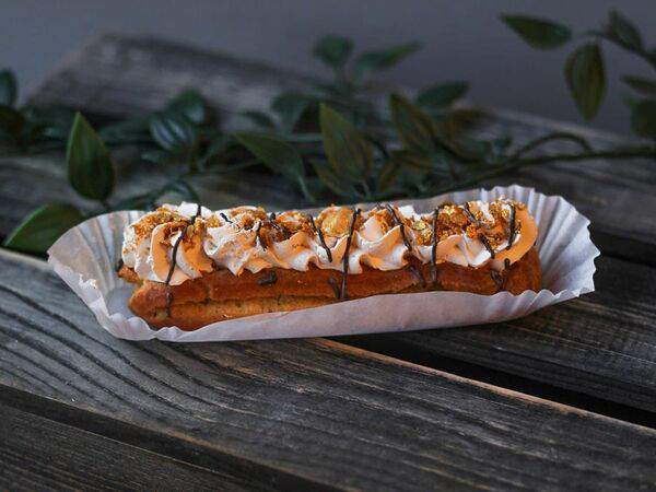 Coffeers - Эклер с соленой карамелью