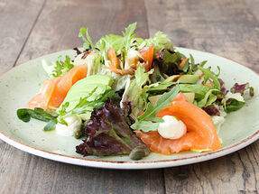 Pomidoroff - Теплый салат с копченым лососем