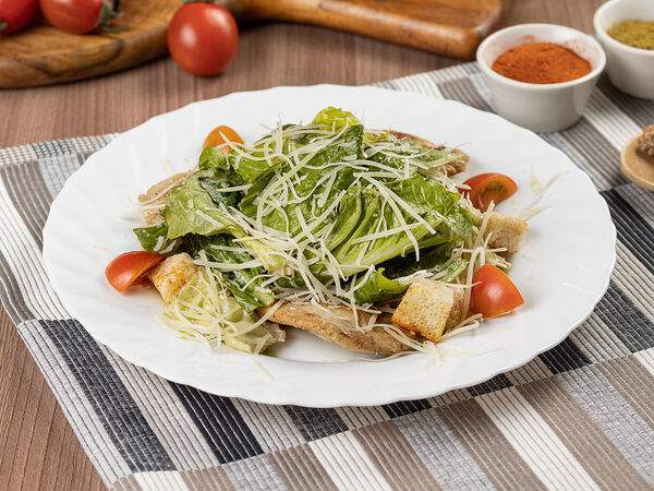 Грузинский дворик - Салат Цезарь с курицей