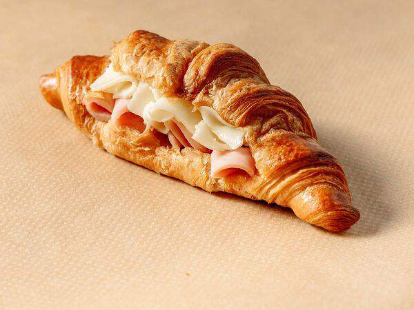 Bradbury coffee - Круассан с ветчиной и сыром