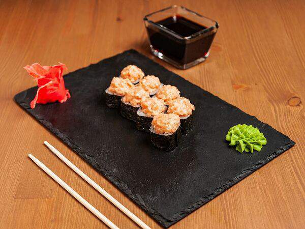 Фуджиями - Ролл с острым лососем