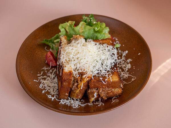 I'm Thankful for Today - Бриошь с рваной свининой, луковым конфитюром и сыром чеддер