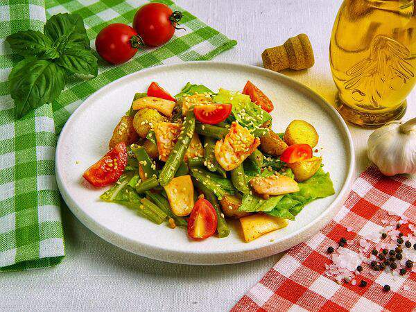 Burrata - Салат с кальмаром и стручковой фасолью