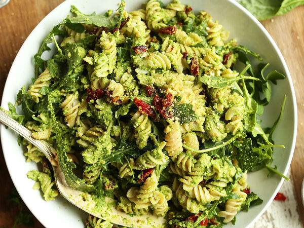Buono - Фузилли с соусом Песто и вялеными томатами