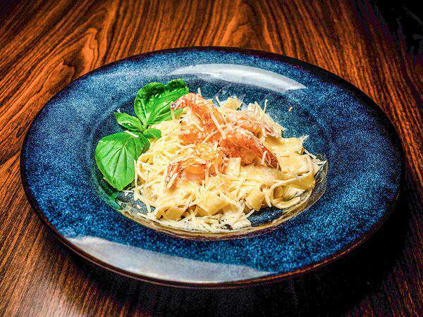 Пармеzан - Феттуччине с креветками и белым вином