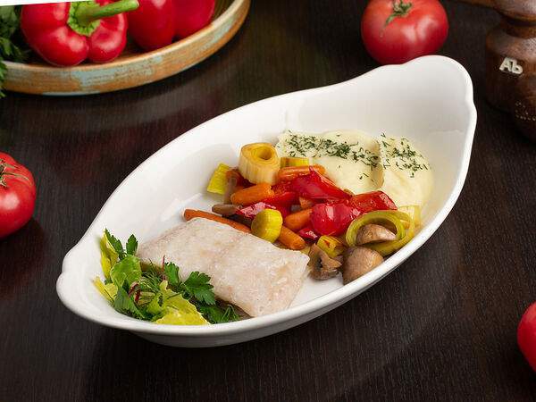 Абсолютъ - Филе судака на пару с пикантными овощами и пюре из картофеля