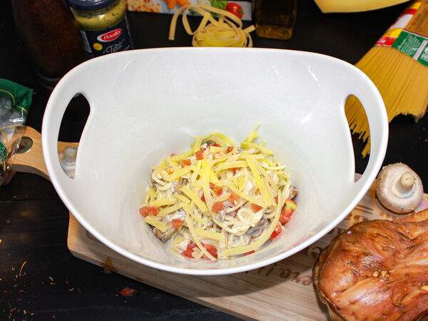 О2 кафе - Спагетти с беконом и шампиньонами