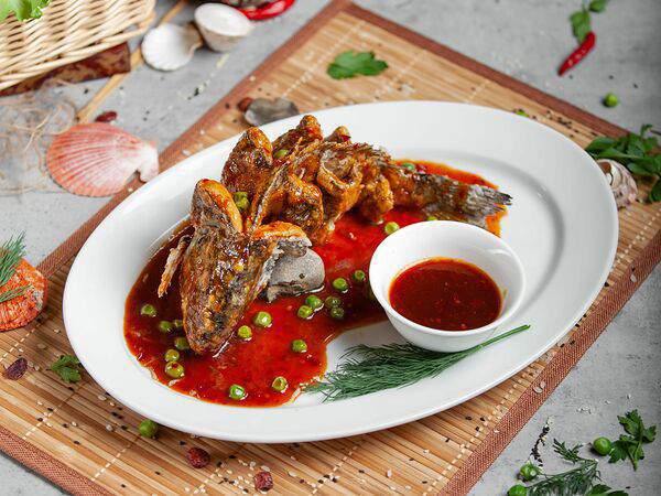 Тайшань - Дорадо в кляре под соусом чили пин