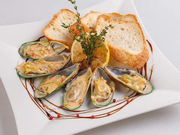 Резиденция королей - Мидии киви в сливочном соусе с брускеттой