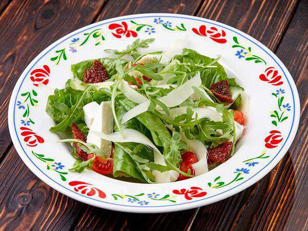 Васильки - Салат с Адыгейским сыром и вялеными томатами