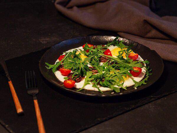 Между нами булочками - Яичница глазунья