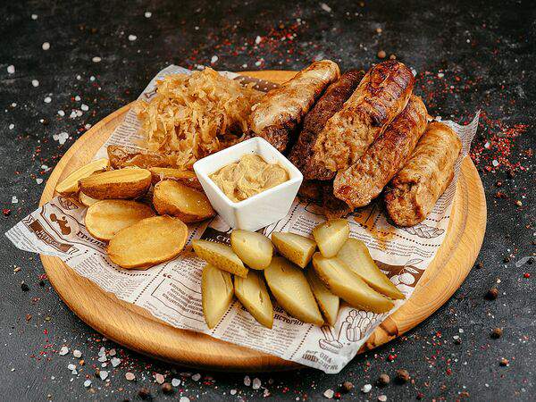 Мясной bro - Тарелка из колбасок на компанию