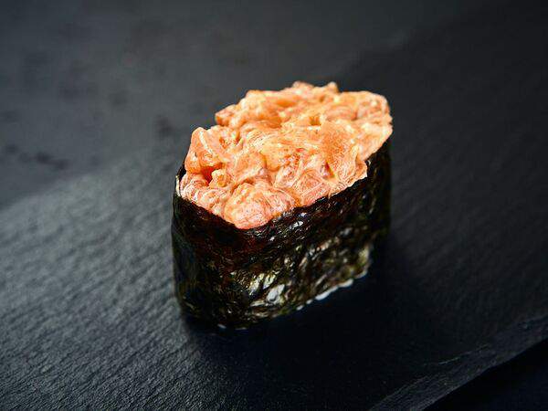 Маэстро суши - Гункан с лососем