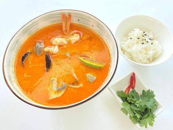 Солянка - Суп Том ям с морепродуктами