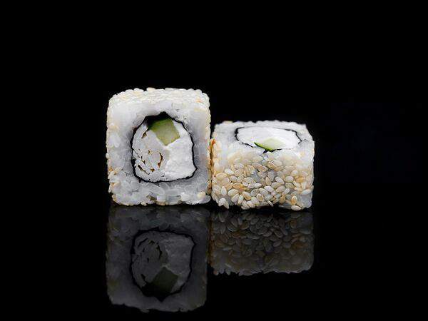 Сувлаки - Ролл с крабом в кунжуте