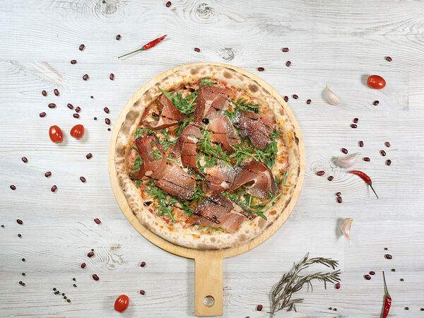 Casa di Giulia - Пицца Трентино с ветчиной и рукколой