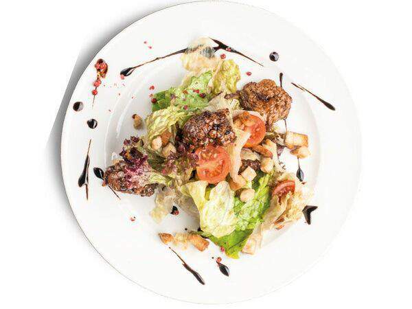 Фёст на Первомайской - Салат с печенью и томатами