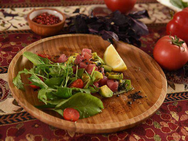 Кафе Отдых - Салат с тунцом и авокадо