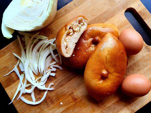 Дон батон - Пирожок с капустой и яйцом