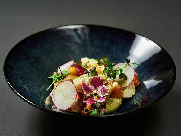 Terrace - Салат из свежих овощей, маринованных артишоков и сыра фета