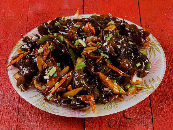 Девять драконов - Жареные древесные грибы с мясом