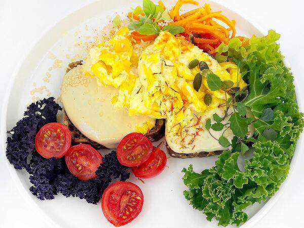 Organic Origin - Тост со скремблом и овощами