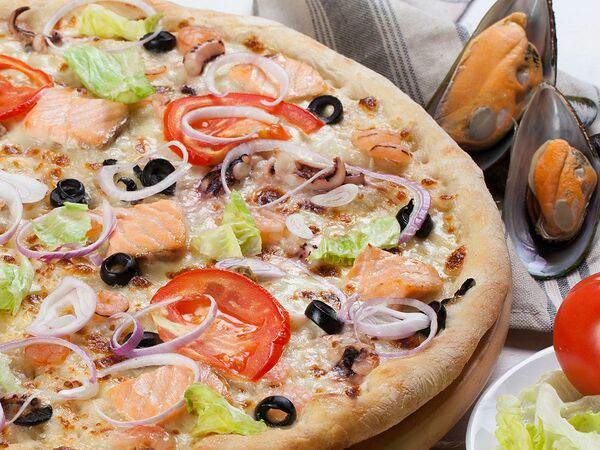 Il Caffe - Пицца Ассорти с морепродуктами