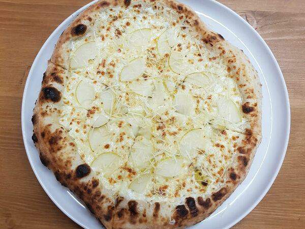 Pizza Napoli - Груша и Горгонзола