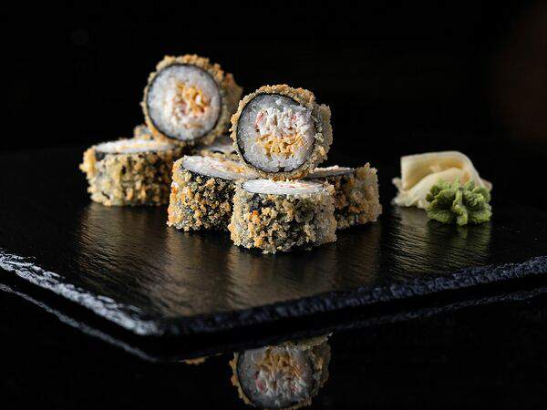 Первый - Ролл темпура с крабом