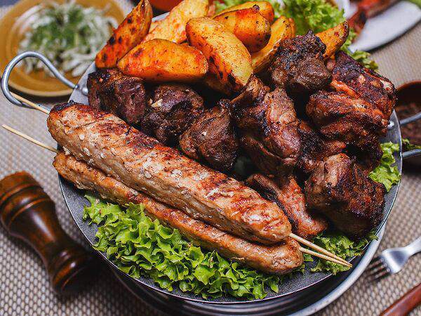 Две хижины - Ассорти из свинины