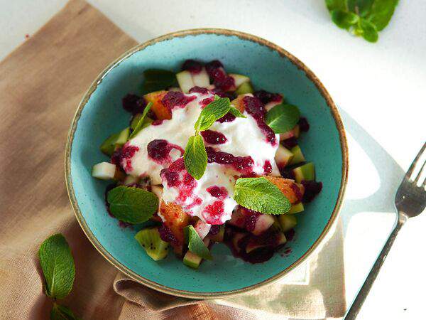 Family kitchen - Фруктовый салат с ягодным соусом