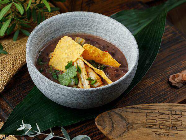 Поке от Not Only Poke by Bigvava - Острый фасолевый суп с командорским кальмаром и кинзой