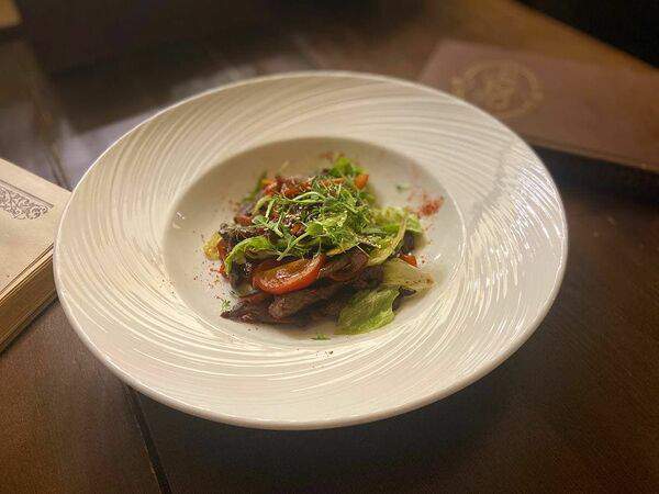 Bretzel - Тёплый салат из говядины с овощами гриль