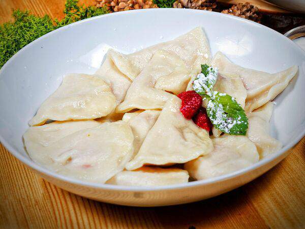 Кафе-пельменная Мамин Сибиряк - Вареники Клубничная Корзина