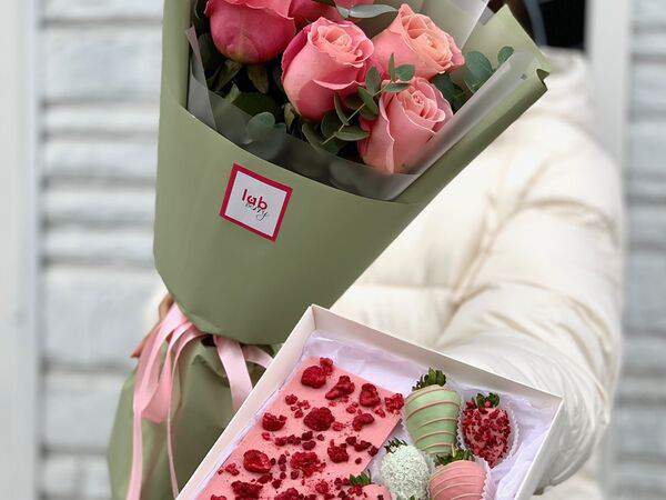 Labberry клубника в шоколаде - Комбо-набор с розами и плиткой