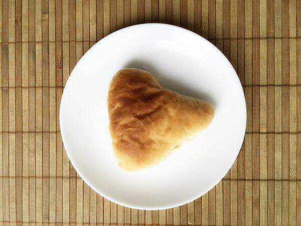 Кафе Мария - Пирожок со свежей капустой и яйцом