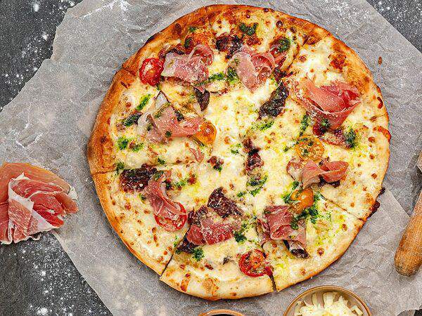 Менделеев - Пицца с прошутто и вялеными томатами