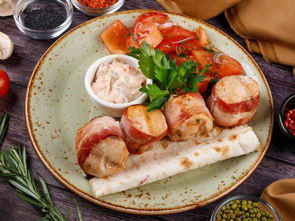 Мистер Ягер - Куриные шашлычки в беконе