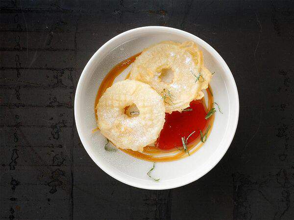 Рис - Ананас в воздушном кляре с карамельным соусом