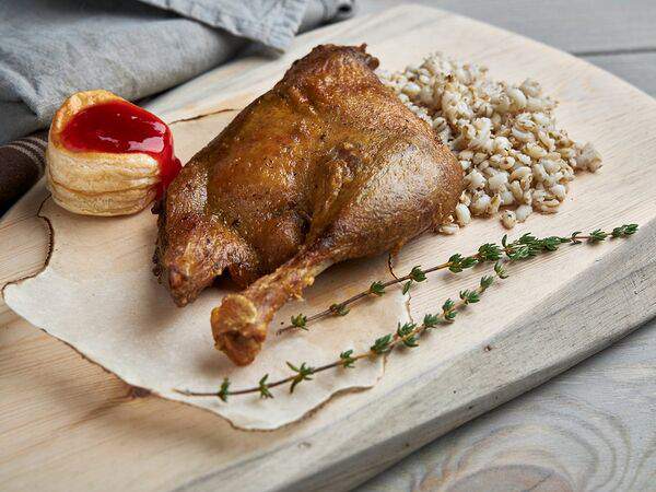 Толстый гусь - Томленая утиная ножка konfi