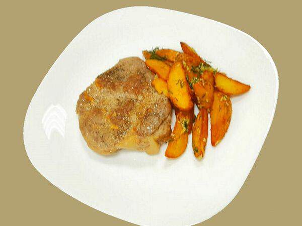 Amore - Свиная отбивная с дольками картофеля