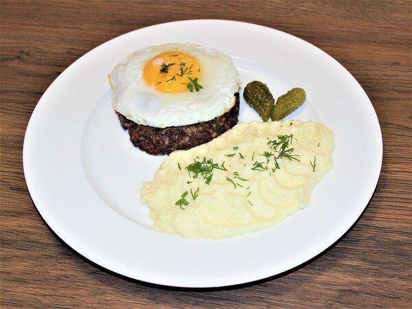 Family House - Бифштекс из мраморной говядины с картофельным пюре