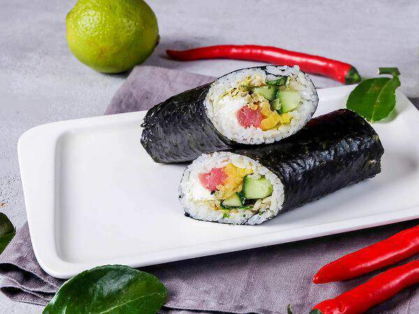 Kung Pho - Суши-ритто с тунцом