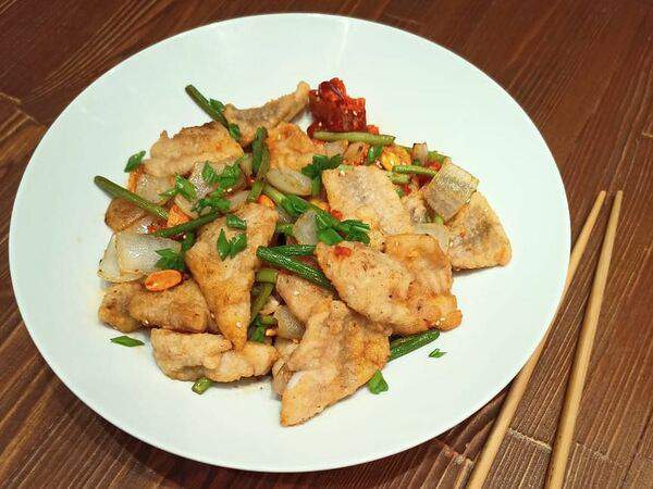 Чи & Фань - Белая рыба с побегами чеснока