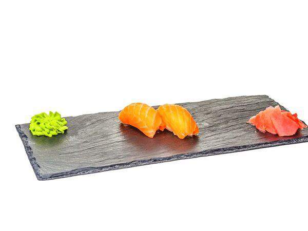 Золотая маска - Суши с лососем и васаби